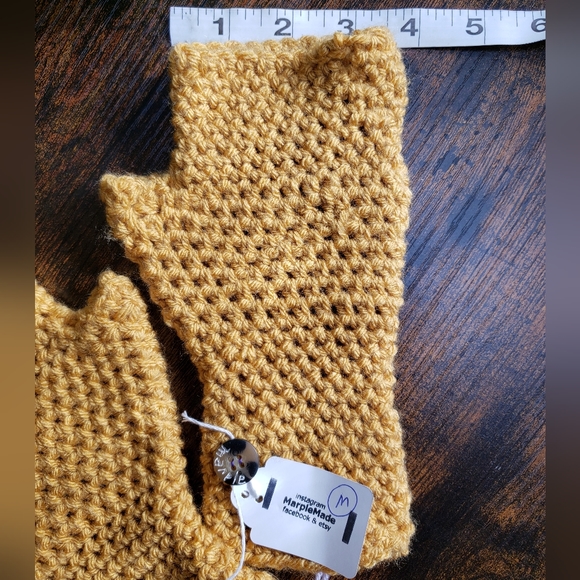 NWT* Handmade Fingerless gloves💜 super soft acrylic yarn, MarpleMade Designs, - Picture 5 of 9
